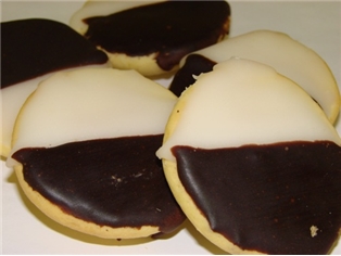 Kosher Black &amp; White Cookie (10Pc)