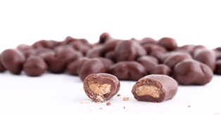 A&amp;V Chocolate Covered Cashews Dark